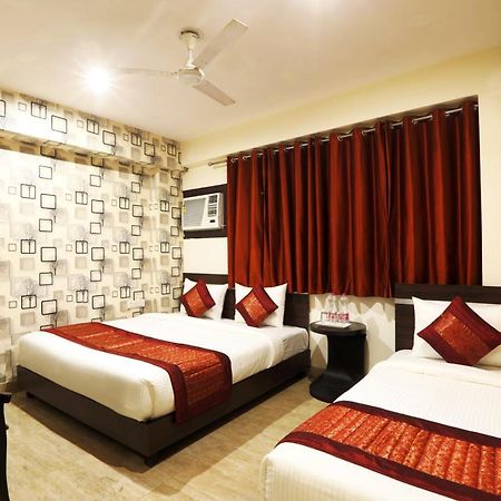 Hotel Sky Wood At Airport Nuova Delhi Esterno foto