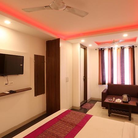 Hotel Sky Wood At Airport Nuova Delhi Esterno foto