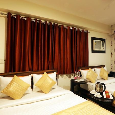 Hotel Sky Wood At Airport Nuova Delhi Esterno foto