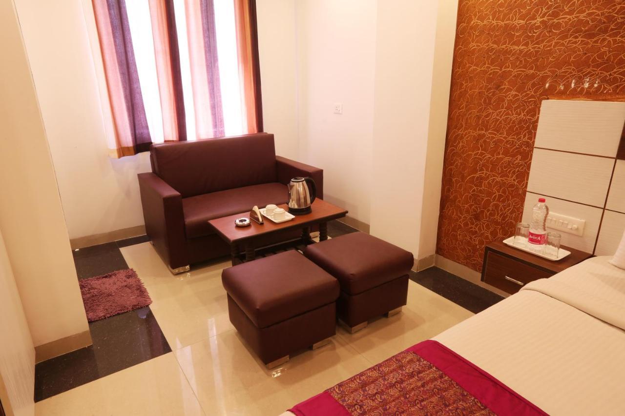 Hotel Sky Wood At Airport Nuova Delhi Esterno foto
