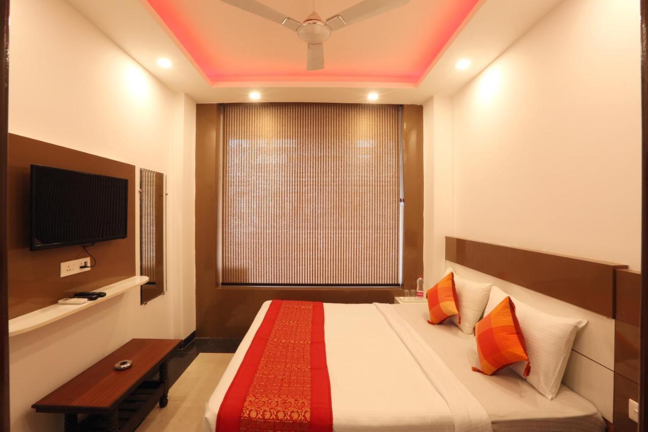 Hotel Sky Wood At Airport Nuova Delhi Esterno foto