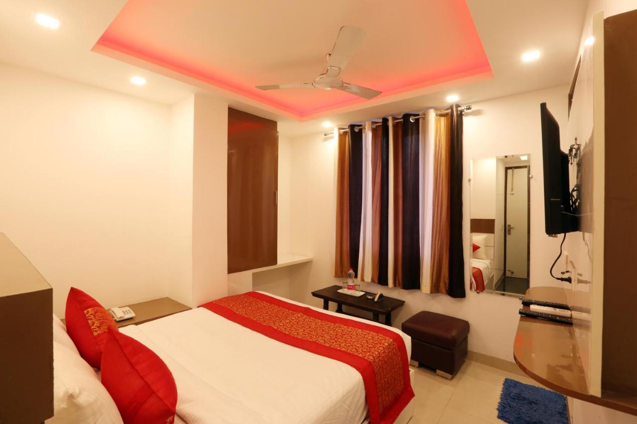 Hotel Sky Wood At Airport Nuova Delhi Esterno foto