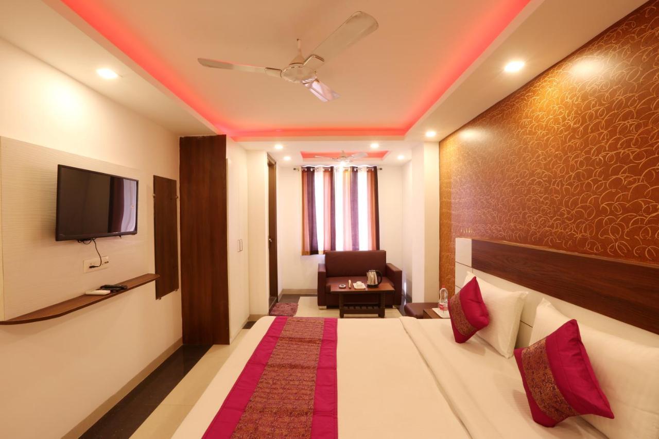 Hotel Sky Wood At Airport Nuova Delhi Esterno foto