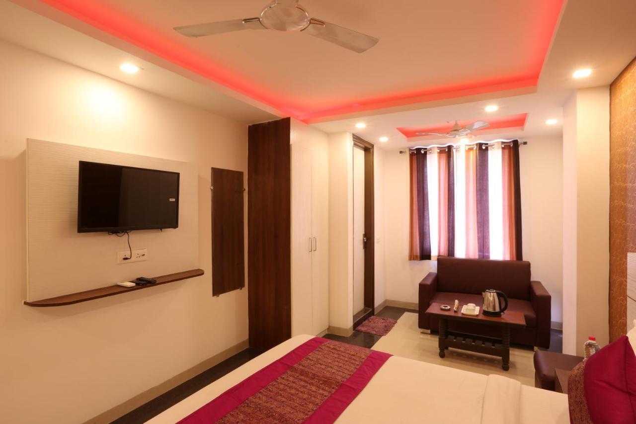 Hotel Sky Wood At Airport Nuova Delhi Esterno foto