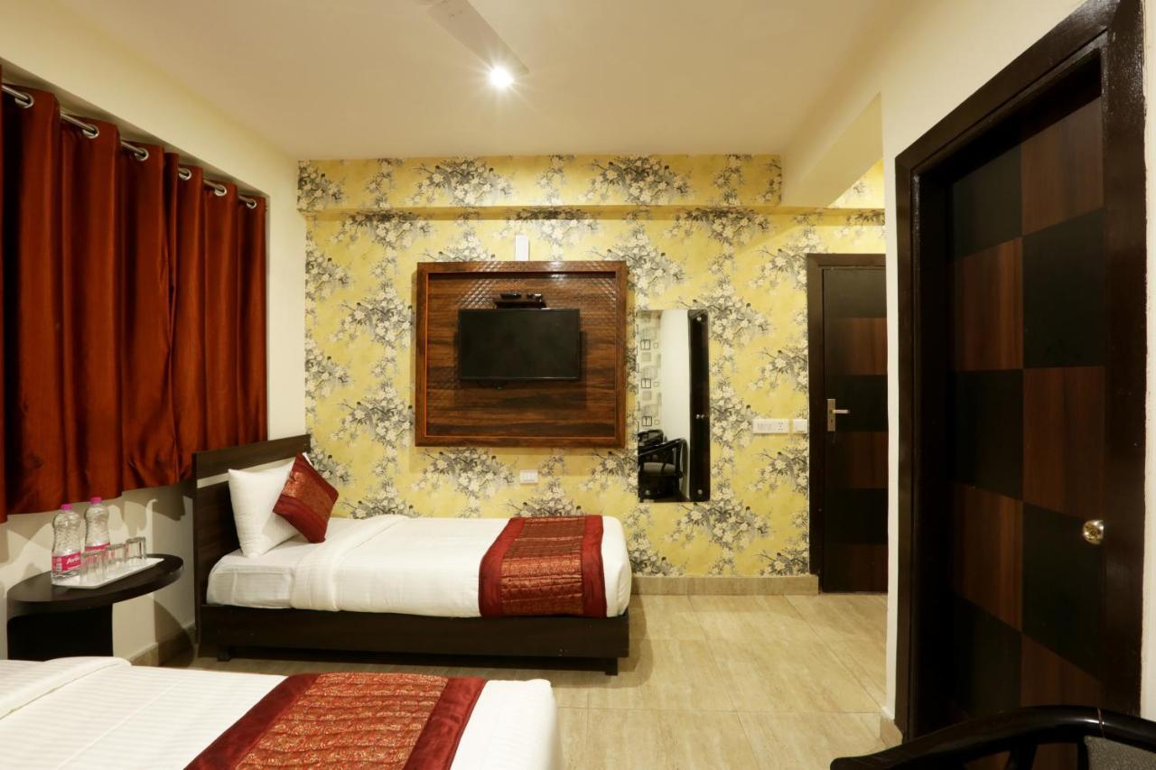 Hotel Sky Wood At Airport Nuova Delhi Esterno foto