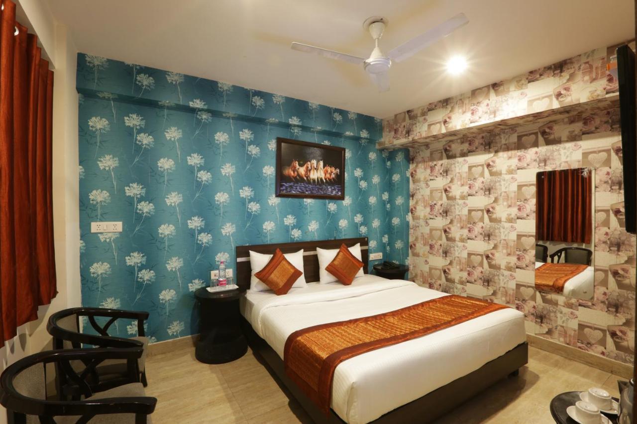 Hotel Sky Wood At Airport Nuova Delhi Esterno foto