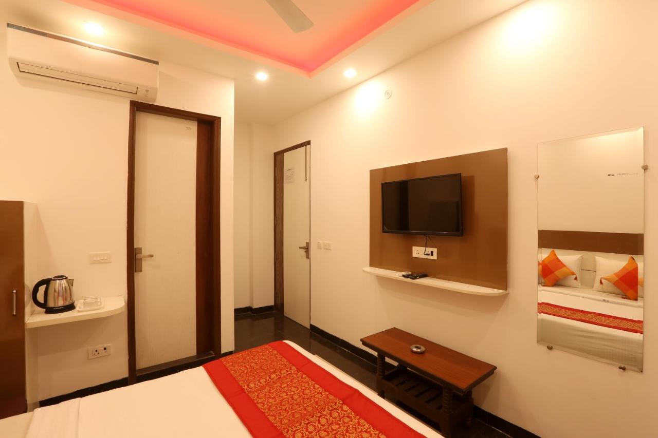 Hotel Sky Wood At Airport Nuova Delhi Esterno foto