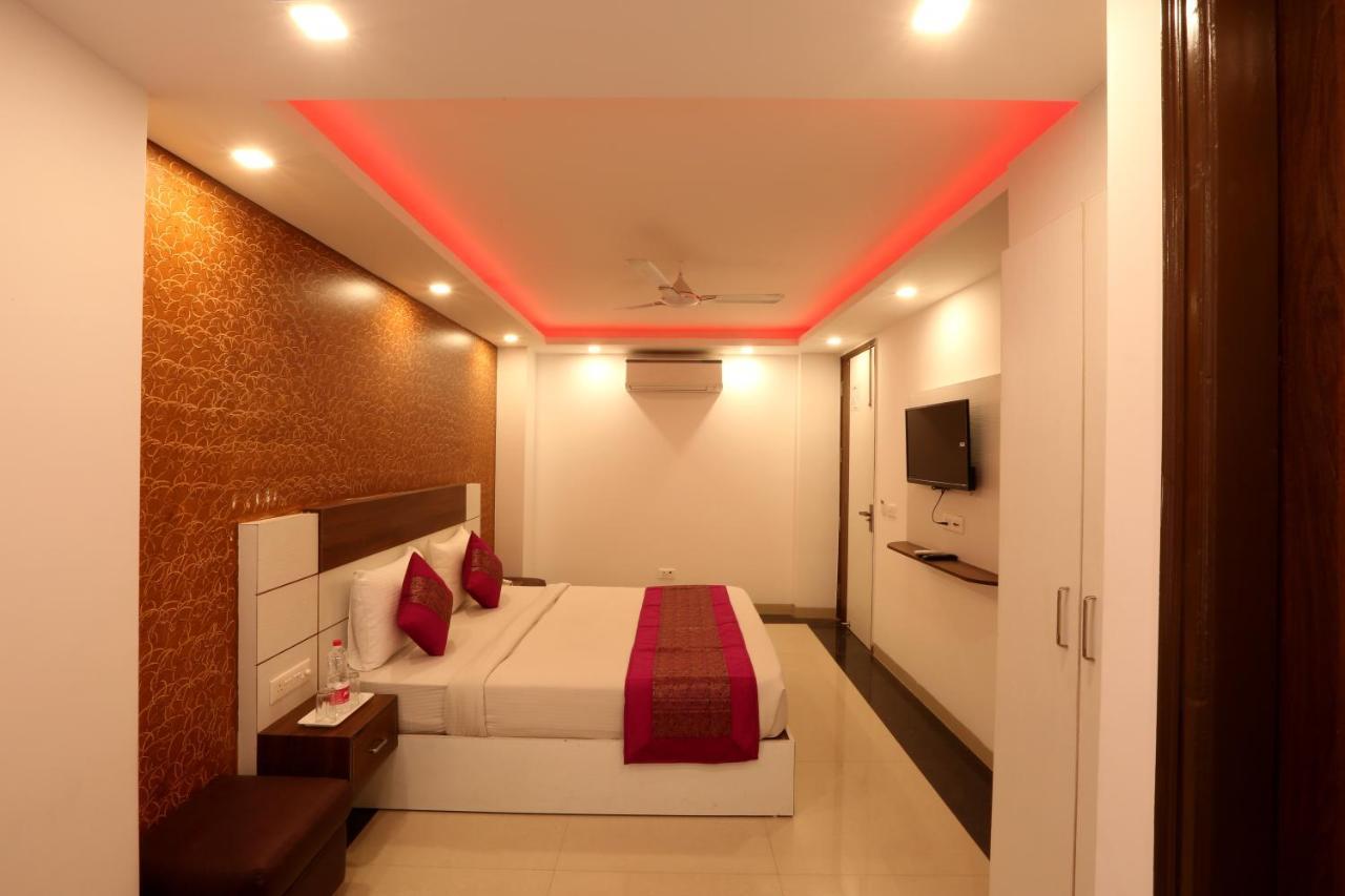 Hotel Sky Wood At Airport Nuova Delhi Esterno foto