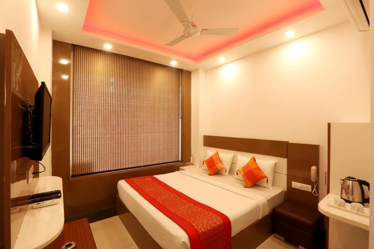 Hotel Sky Wood At Airport Nuova Delhi Esterno foto