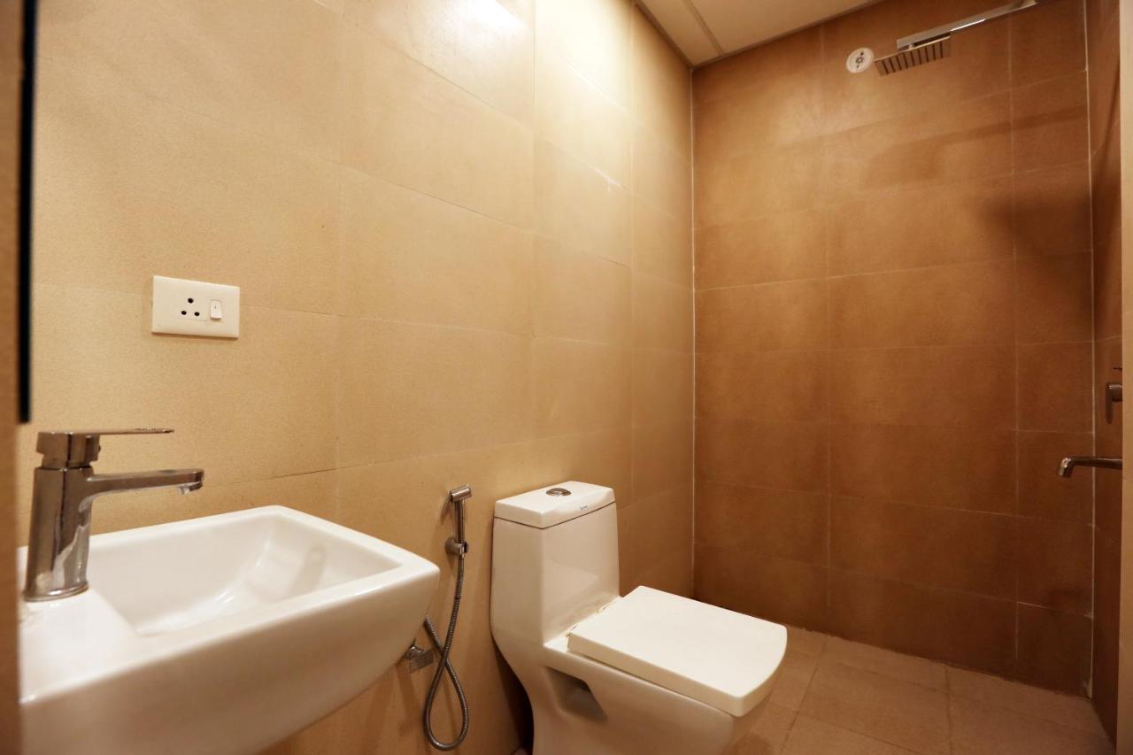 Hotel Sky Wood At Airport Nuova Delhi Esterno foto