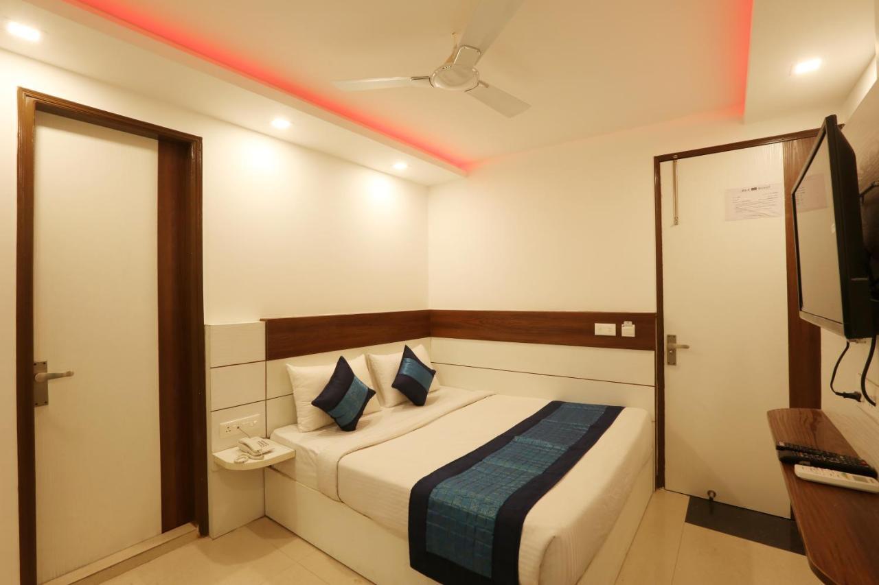 Hotel Sky Wood At Airport Nuova Delhi Esterno foto